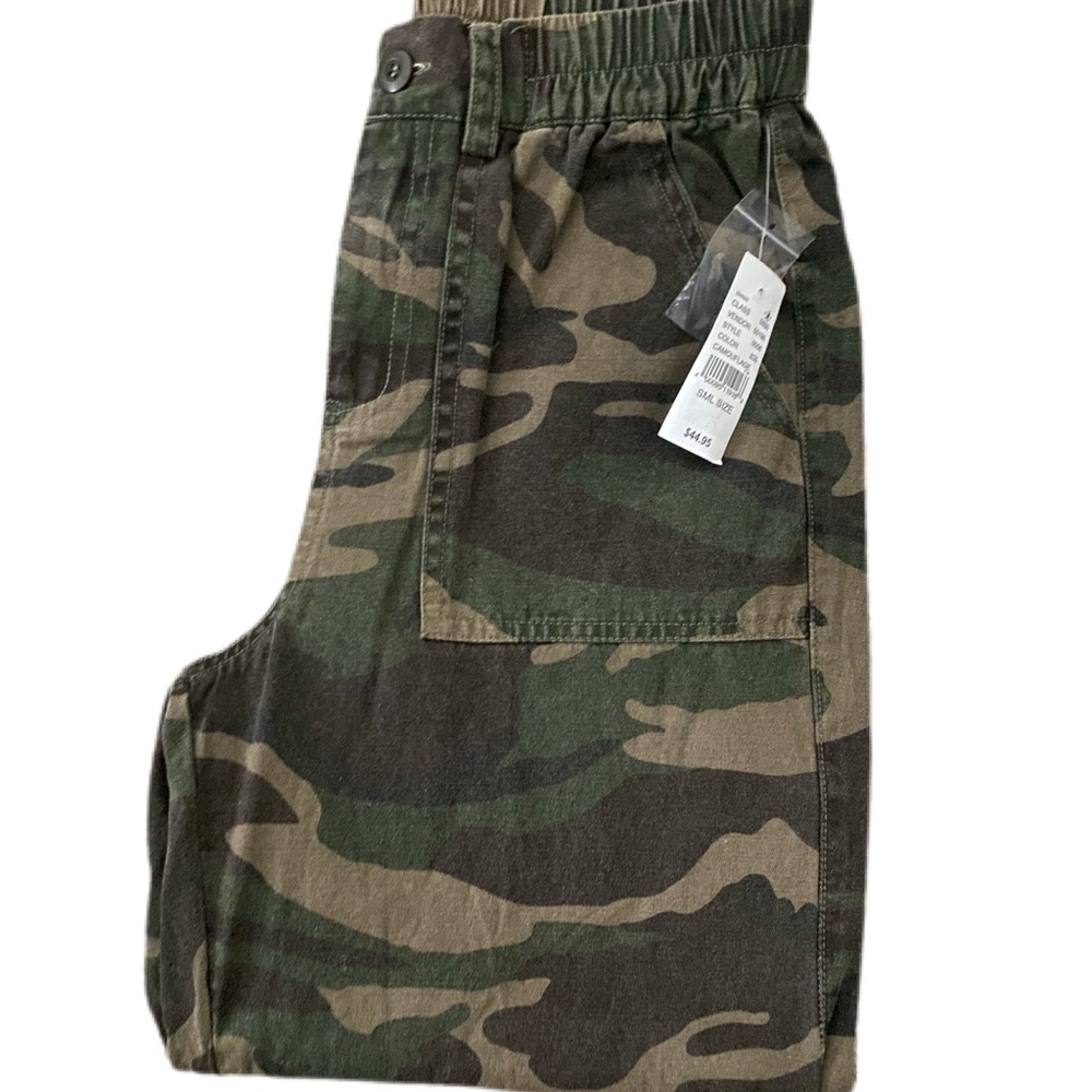 Pacsun army camouflage cropped pants size small